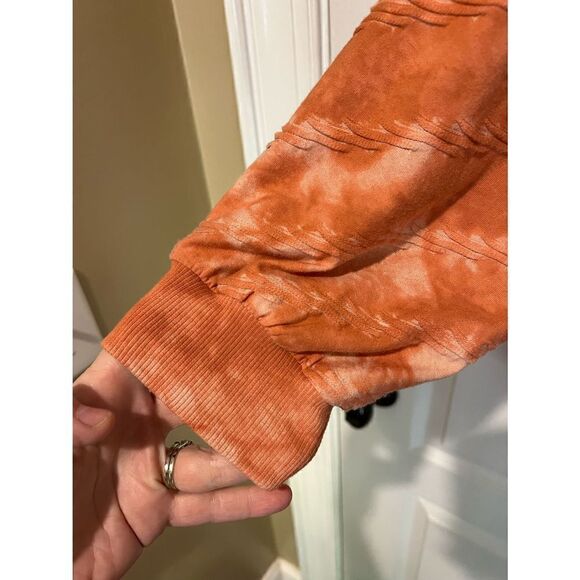 Simply Vera Vera Wang Orange tie dye 3/4 sleeve sweatshirt - Picture 5 of 6